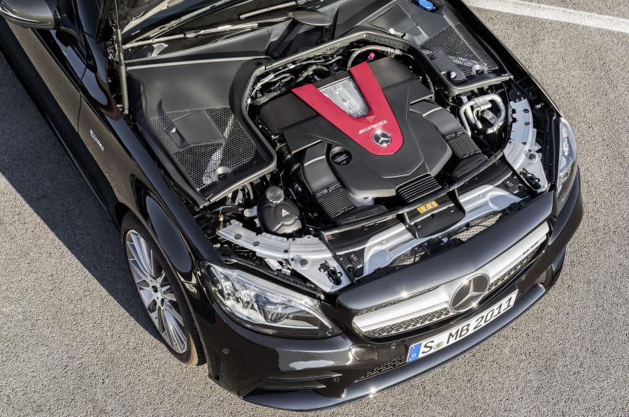 Моторный отсек Mercedes-AMG C43 4Matic (W205) 2018 года  (WW) (фото 22 из 40)